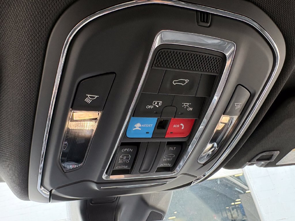 Used 2024 Jeep Grand Cherokee Altitude AWD/4WD image 17