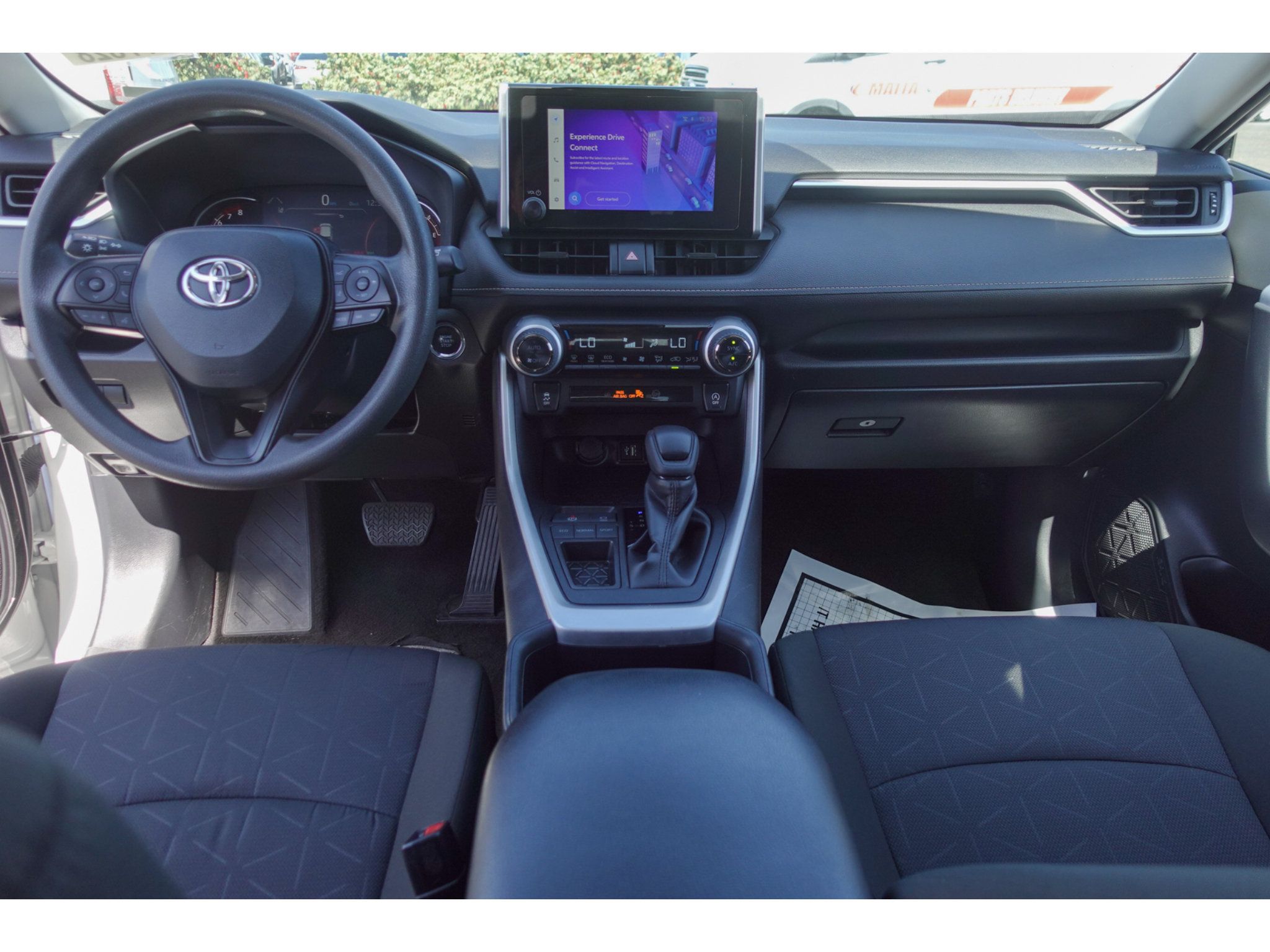 Used 2025 Toyota RAV4 XLE FWD image 21