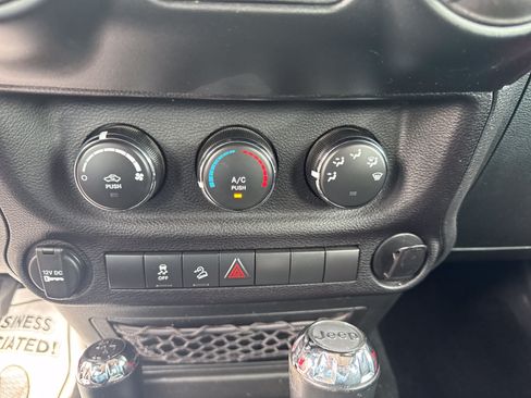 Used 2017 Jeep Wrangler Unlimited Sport w/ Connectivity Group AWD/4WD image 20