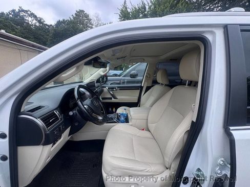Used 2022 Lexus GX 460 Premium w/ Premium Package AWD/4WD image 2