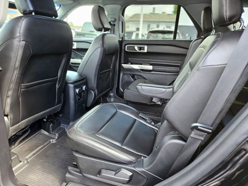Used 2022 Ford Explorer XLT w/ Equipment Group 202A image 17