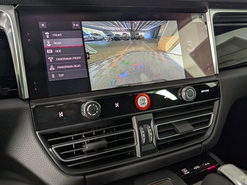 New 2026 Porsche Macan image 33