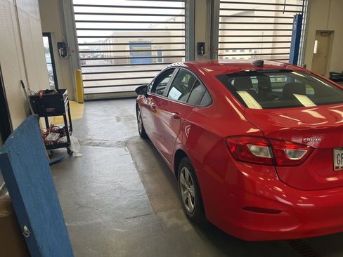 Used 2018 Chevrolet Cruze LS image 9