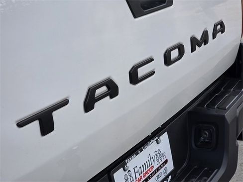 Used 2025 Toyota Tacoma SR image 7