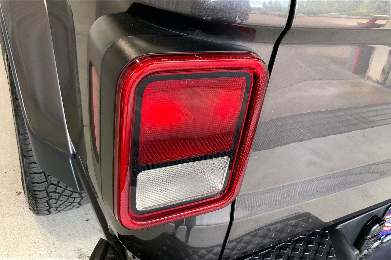 Used 2022 Jeep Gladiator Sport AWD/4WD image 29