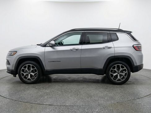 Used 2025 Jeep Compass Limited image 5