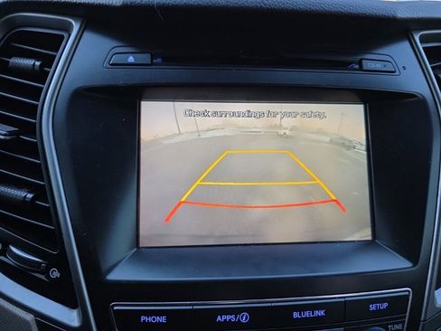 Used 2017 Hyundai Santa Fe SE image 9