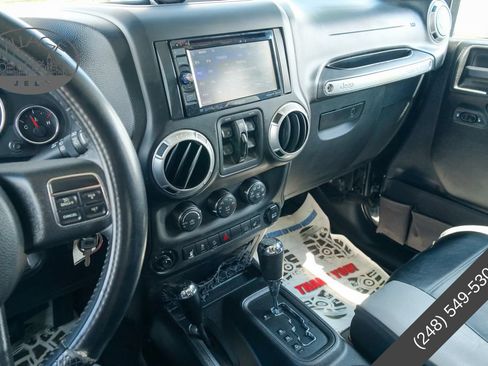 Used 2012 Jeep Wrangler Unlimited Sahara AWD/4WD image 17