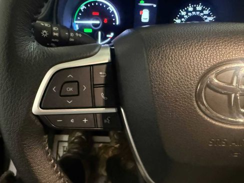 Certified 2023 Toyota Sienna XLE image 28