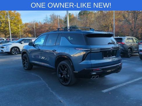 Used 2025 Chevrolet Traverse RS image 3