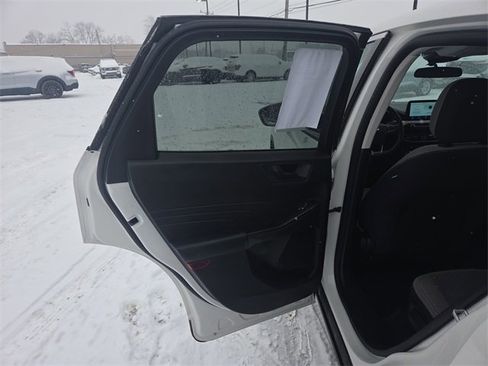 Certified 2022 Ford Escape SE w/ Cold Weather Package image 30