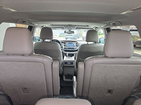 Used 2016 Toyota Highlander Limited image 26