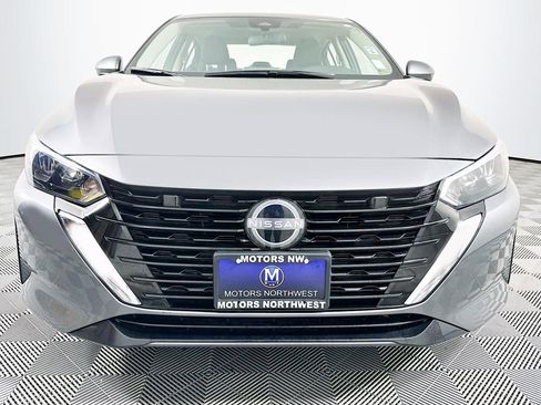 Used 2025 Nissan Sentra SV FWD image 2