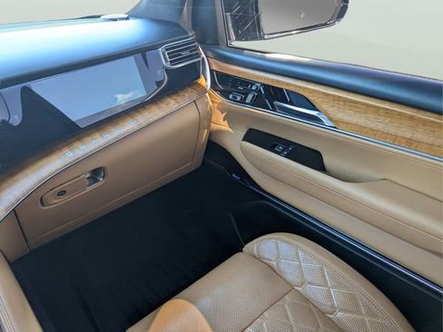 Used 2022 Jeep Grand Wagoneer Series III w/ Rear Seat Video Group 1 AWD/4WD image 16
