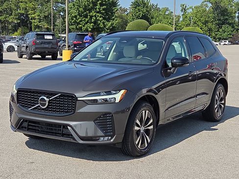 Used 2024 Volvo XC60 B5 Core AWD/4WD image 2