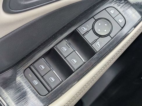 Used 2025 Nissan Rogue SV AWD/4WD image 25