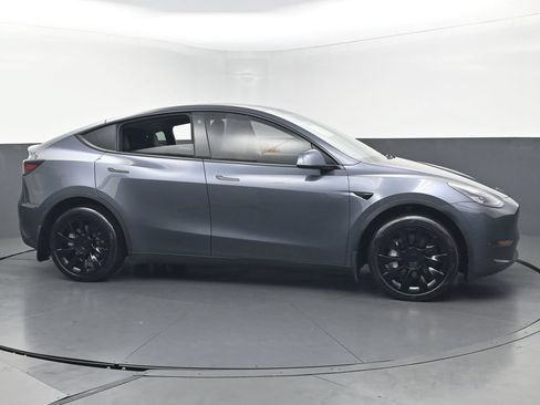Used 2023 Tesla Model Y Long Range AWD/4WD image 47