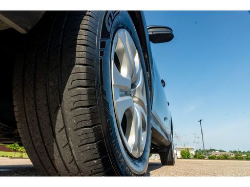 Used 2014 Toyota RAV4 LE AWD/4WD image 9