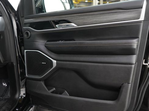 Used 2023 Jeep Wagoneer Series II AWD/4WD image 9