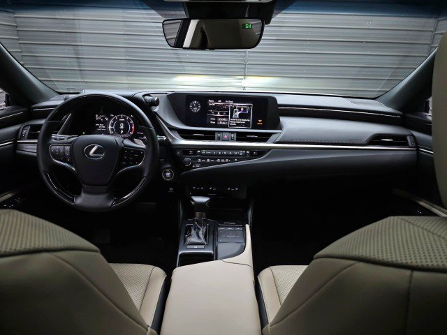 Used 2019 Lexus ES 350 w/ Premium Package FWD image 12
