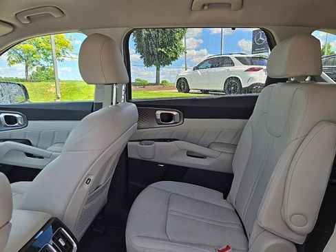 Certified 2023 Kia Sorento SX Prestige AWD/4WD image 32