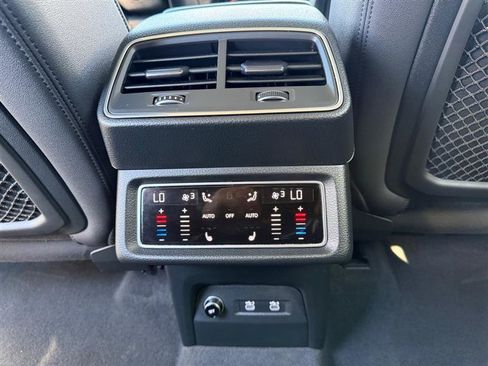 Used 2021 Audi e-tron Premium Plus w/ Premium Plus Package image 31