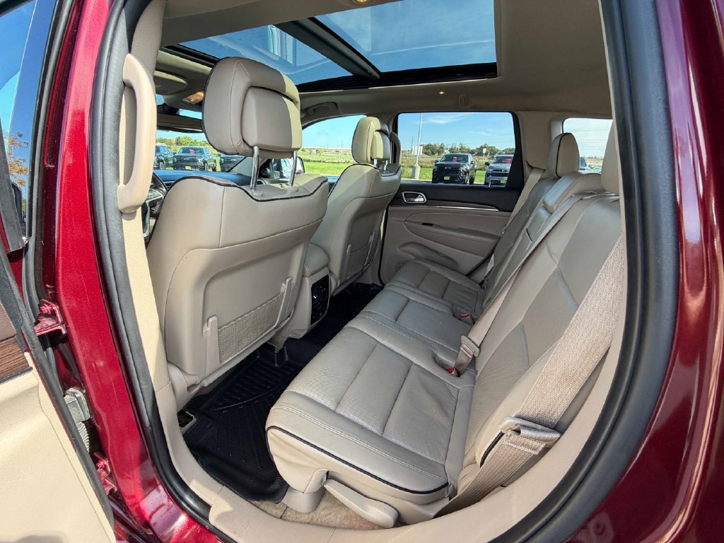 Used 2017 Jeep Grand Cherokee Overland AWD/4WD image 19