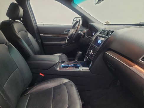 Used 2017 Ford Explorer Limited image 21