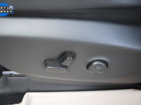 Used 2024 Chrysler Pacifica Limited FWD image 12