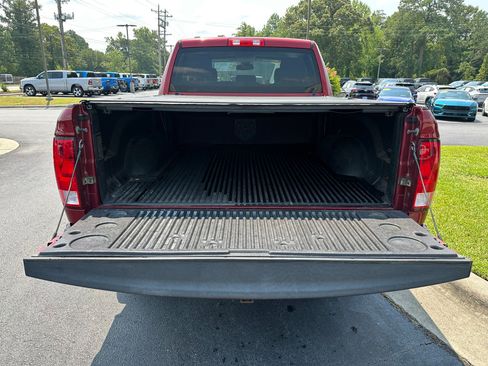 Used 2015 RAM 1500 Express RWD image 18
