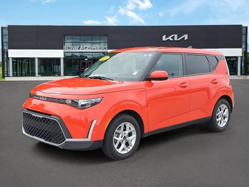 Certified 2025 Kia Soul LX w/ LX Technology Package FWD image 2