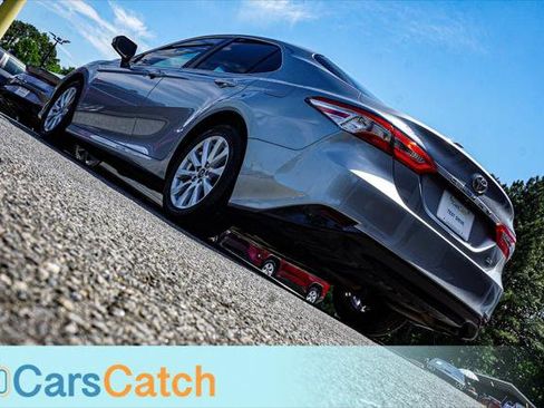 Used 2018 Toyota Camry LE w/ Convenience Package FWD image 5