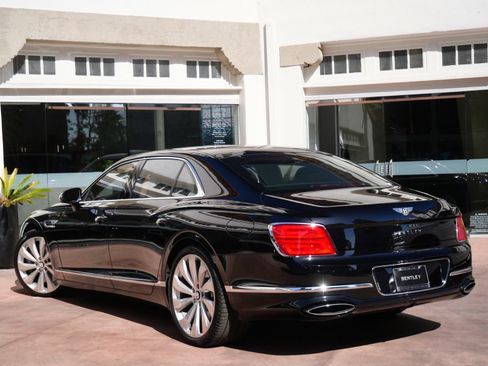 New 2026 Bentley Flying Spur Plug-In Hybrid AWD/4WD image 3