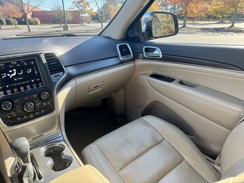Used 2018 Jeep Grand Cherokee Limited w/ Luxury Group II image 25