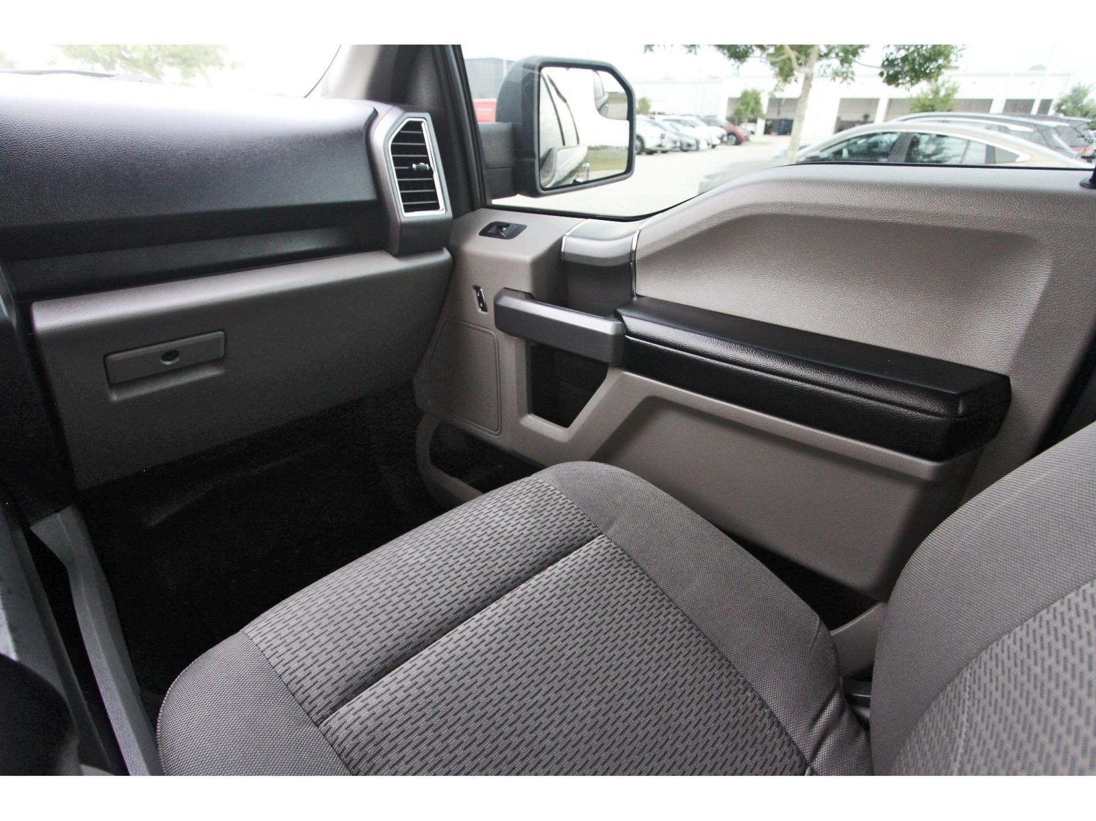 Used 2015 Ford F150 XLT w/ Equipment Group 302A Luxury RWD image 14