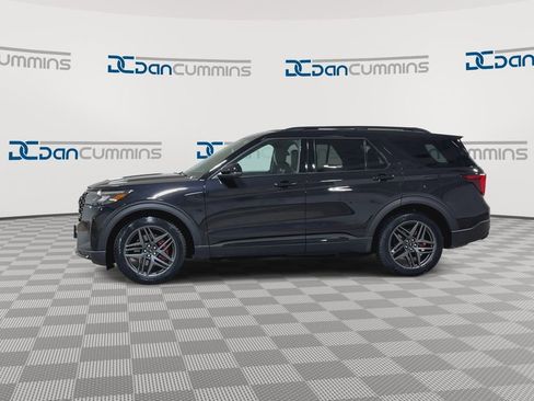 Used 2025 Ford Explorer ST AWD/4WD image 6