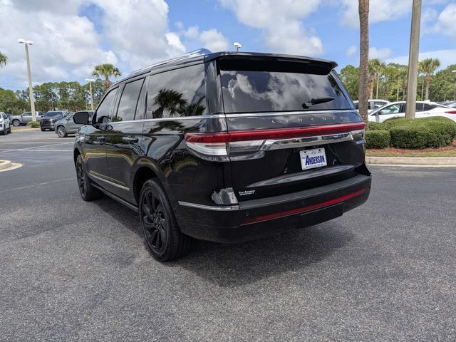 Used 2022 Lincoln Navigator 4WD image 4
