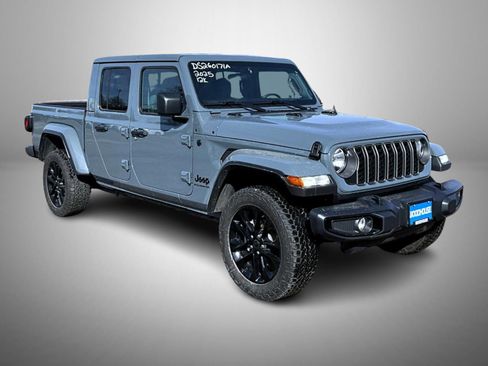 Used 2025 Jeep Gladiator Sport image 3