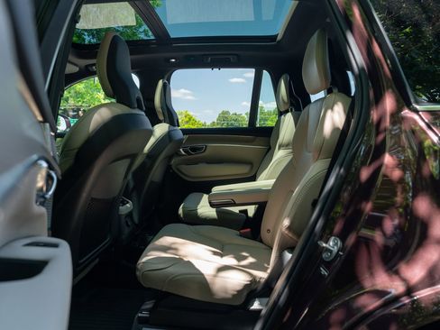 Used 2025 Volvo XC90 T8 Ultra AWD/4WD image 28