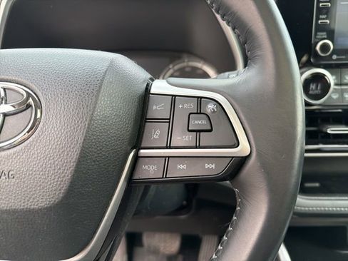 Used 2022 Toyota Highlander XLE image 22