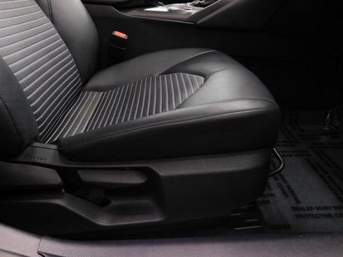 Used 2024 Toyota Camry SE image 32