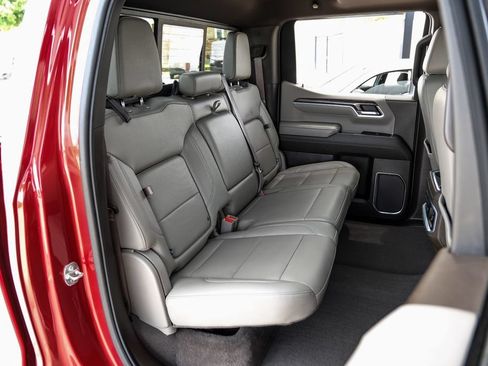 Used 2022 Chevrolet Silverado 1500 LTZ w/ LTZ Premium Package AWD/4WD image 37