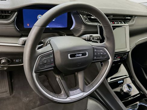 Used 2023 Jeep Grand Cherokee L Laredo AWD/4WD image 18