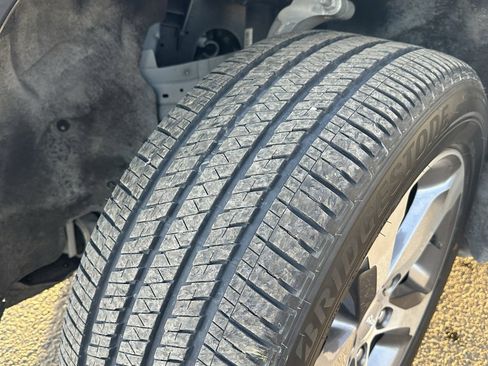 Used 2024 Jeep Grand Cherokee L Limited w/ Luxury Tech Group II image 9