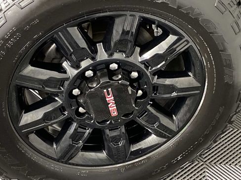 Used 2024 GMC Sierra 2500 AT4 AWD/4WD image 30