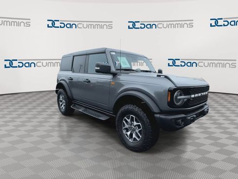 Used 2025 Ford Bronco Badlands AWD/4WD image 3