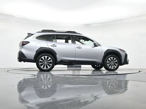 Used 2025 Subaru Outback Touring AWD/4WD image 36