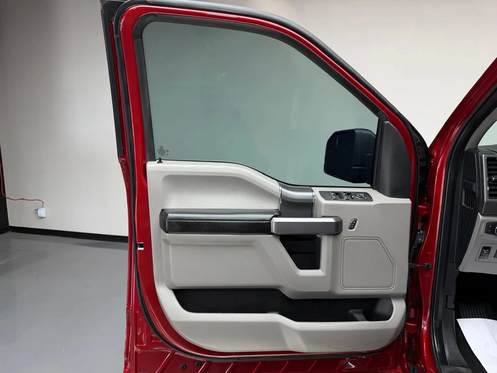 Used 2019 Ford F150 XLT w/ Equipment Group 302A Luxury AWD/4WD image 20