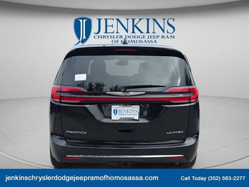 New 2026 Chrysler Pacifica Limited w/ Trailer Tow Group image 5