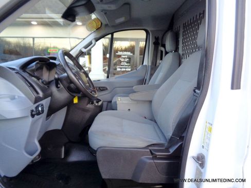 Used 2019 Ford Transit 250 130 Low Roof RWD image 8